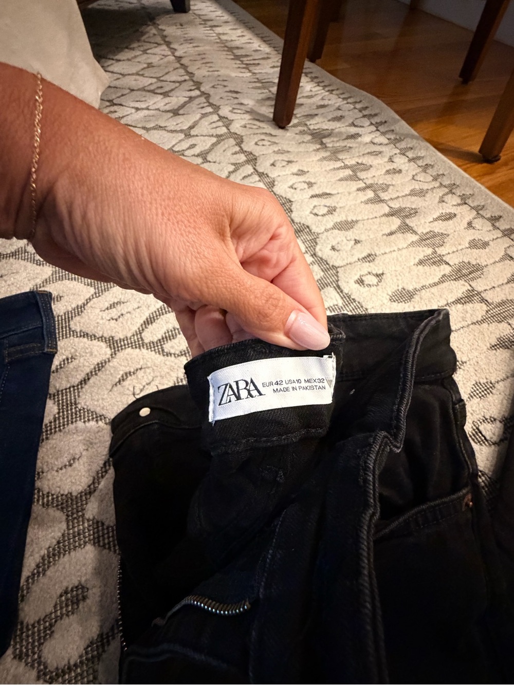 ZARA Black High-Waist cropped frayed Jeans